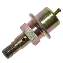 Cargar imagen en el visor de la galería, Regulador Presión Gasolina Walker Products 255-1005