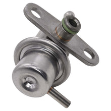 Cargar imagen en el visor de la galería, Regulador Presión Gasolina Walker Products 255-1032