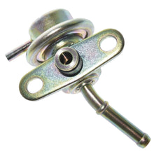 Cargar imagen en el visor de la galería, Regulador Presión Gasolina Walker Products 255-1032