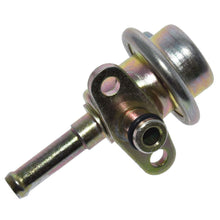 Cargar imagen en el visor de la galería, Regulador Presión Gasolina Walker Products 255-1041