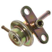 Cargar imagen en el visor de la galería, Regulador Presión Gasolina Walker Products 255-1059