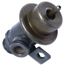 Cargar imagen en el visor de la galería, Regulador Presión Gasolina Walker Products 255-1064