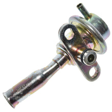 Cargar imagen en el visor de la galería, Regulador Presión Gasolina Walker Products 255-1074