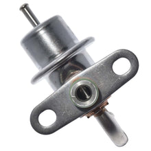 Cargar imagen en el visor de la galería, Regulador Presión Gasolina Walker Products 255-1078