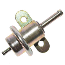 Cargar imagen en el visor de la galería, Regulador Presión Gasolina Walker Products 255-1079