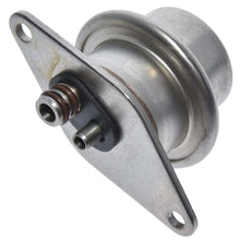 Cargar imagen en el visor de la galería, Regulador Presión Gasolina Walker Products 255-1080