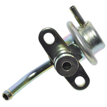 Cargar imagen en el visor de la galería, Regulador Presión Gasolina Walker Products 255-1084