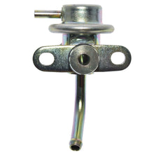 Cargar imagen en el visor de la galería, Regulador Presión Gasolina Walker Products 255-1084