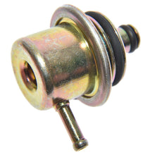 Cargar imagen en el visor de la galería, Regulador Presión Gasolina Walker Products 255-1101
