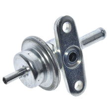 Cargar imagen en el visor de la galería, Regulador Presión Gasolina Walker Products 255-1125