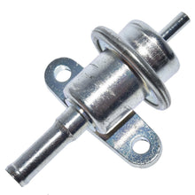 Cargar imagen en el visor de la galería, Regulador Presión Gasolina Walker Products 255-1125
