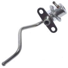 Cargar imagen en el visor de la galería, Regulador Presión Gasolina Walker Products 255-1137