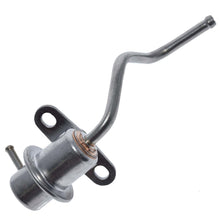 Cargar imagen en el visor de la galería, Regulador Presión Gasolina Walker Products 255-1137