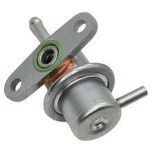 Cargar imagen en el visor de la galería, Regulador Presión Gasolina Walker Products 255-1140