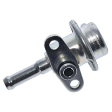 Cargar imagen en el visor de la galería, Regulador Presión Gasolina Walker Products 255-1152 - Mi Refacción