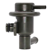 Cargar imagen en el visor de la galería, Regulador Presión Gasolina Walker Products 255-1164