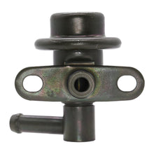 Cargar imagen en el visor de la galería, Regulador Presión Gasolina Walker Products 255-1164