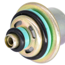 Cargar imagen en el visor de la galería, Regulador Presión Gasolina Walker Products 255-1168