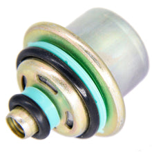 Cargar imagen en el visor de la galería, Regulador Presión Gasolina Walker Products 255-1168