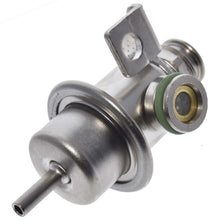 Cargar imagen en el visor de la galería, Regulador Presión Gasolina Walker Products 255-1190