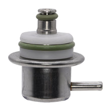 Cargar imagen en el visor de la galería, Regulador Presión Gasolina Walker Products 255-1194