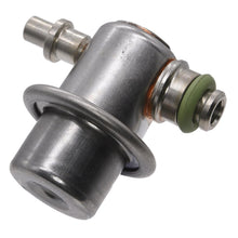 Cargar imagen en el visor de la galería, Regulador Presión Gasolina Walker Products 255-1197