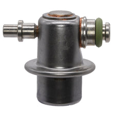 Cargar imagen en el visor de la galería, Regulador Presión Gasolina Walker Products 255-1197