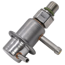 Cargar imagen en el visor de la galería, Regulador Presión Gasolina Walker Products 255-1202