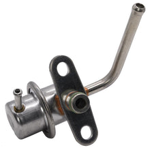 Cargar imagen en el visor de la galería, Regulador Presión Gasolina Walker Products 255-1204