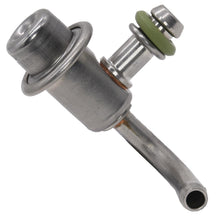 Cargar imagen en el visor de la galería, Regulador Presión Gasolina Walker Products 255-1208