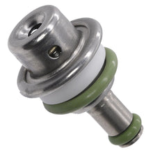 Cargar imagen en el visor de la galería, Regulador Presión Gasolina Walker Products 255-1212