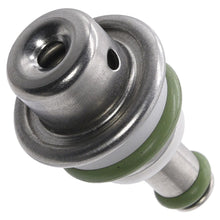 Cargar imagen en el visor de la galería, Regulador Presión Gasolina Walker Products 255-1216