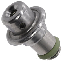 Cargar imagen en el visor de la galería, Regulador Presión Gasolina Walker Products 255-1218 - Mi Refacción