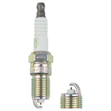 Cargar imagen en el visor de la galería, Bujía Ngk Platino Tr4Gp - Mi Refacción